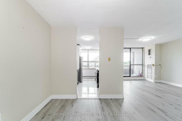 410 - 25 Kensington Rd, Condo with 2 bedrooms, 1 bathrooms and 1 parking in Brampton ON | Image 4