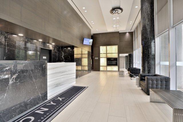 2706 - 223 Webb Dr, Condo with 2 bedrooms, 2 bathrooms and 1 parking in Mississauga ON | Image 2