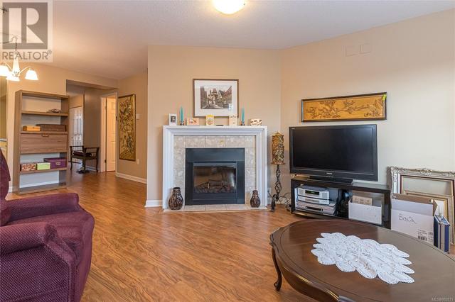 122 - 3969 Shelbourne St, Condo with 2 bedrooms, 2 bathrooms and 1 parking in Saanich BC | Image 7