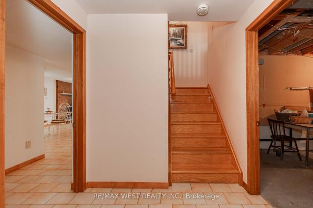 8 Marker Crt, House detached with 3 bedrooms, 2 bathrooms and 8 parking in Toronto ON | Image 15