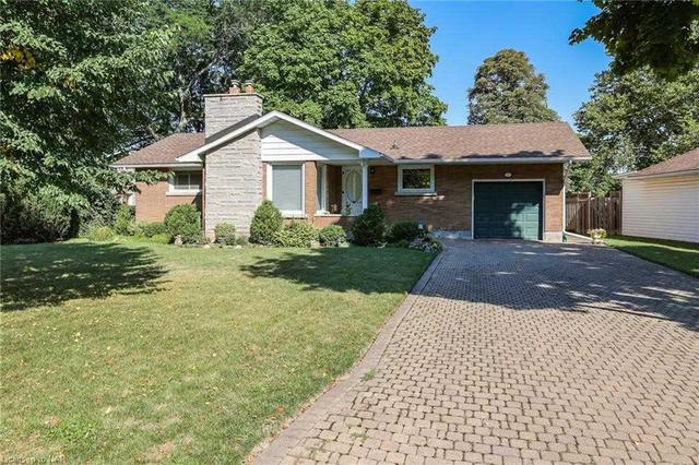 28 Valerie St, House detached with 3 bedrooms, 2 bathrooms and 5 parking in St. Catharines ON | Image 1