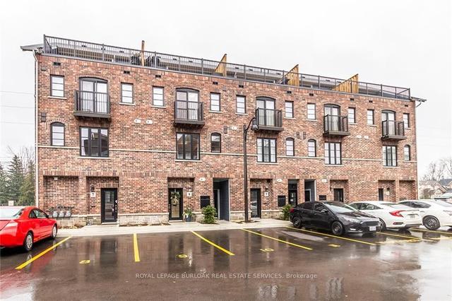 8 - 219 Dundas St E, Townhouse with 2 bedrooms, 3 bathrooms and 1 parking in Hamilton ON | Image 12