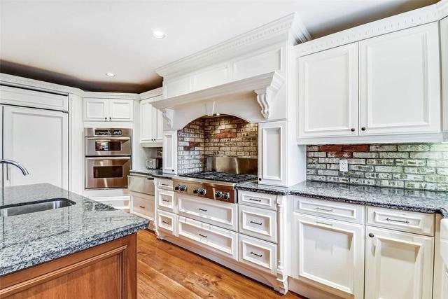 1347 Saddler Circ, House detached with 4 bedrooms, 3 bathrooms and 4 parking in Oakville ON | Image 4