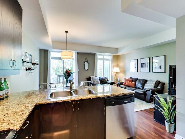 th9 - 60 Carr St, Townhouse with 2 bedrooms, 2 bathrooms and 1 parking in Toronto ON | Image 2