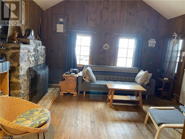 2 - 665 Pt Chimo Island, House detached with 2 bedrooms, 1 bathrooms and null parking in Temagami ON | Image 10