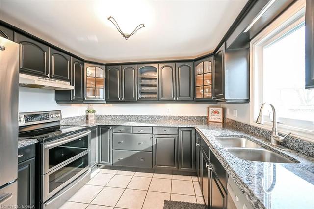 25 Winter Way, House detached with 3 bedrooms, 1 bathrooms and 4 parking in Brantford ON | Image 5