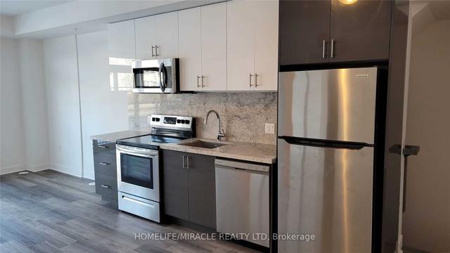 17 - 57 Finch Ave W, Townhouse with 3 bedrooms, 3 bathrooms and 1 parking in Toronto ON | Image 4