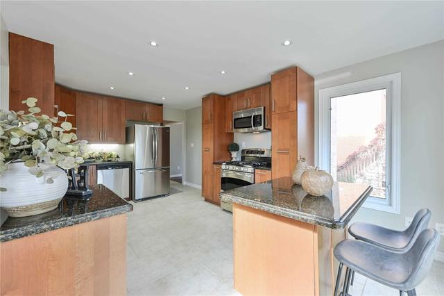 19 St Michaels Cres, House detached with 4 bedrooms, 4 bathrooms and 6 parking in Caledon ON | Image 5