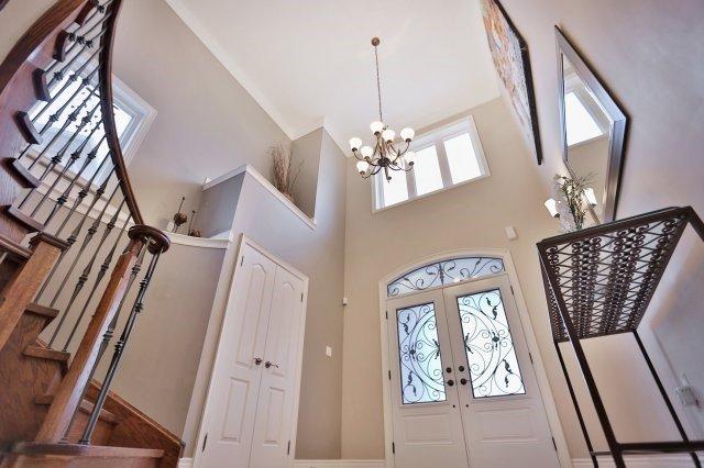 1245 Jezero Cres, House detached with 4 bedrooms, 4 bathrooms and 2 parking in Oakville ON | Image 2