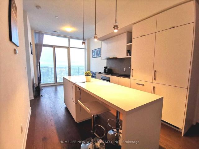 7205 - 88 Harbour St, Condo with 1 bedrooms, 1 bathrooms and 0 parking in Toronto ON | Image 2