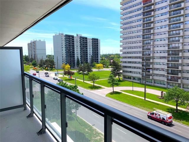 508 - 30 Meadowglen Pl, Condo with 1 bedrooms, 1 bathrooms and 1 parking in Toronto ON | Image 3