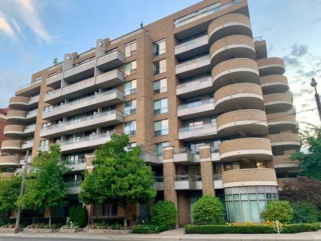 lph 17 - 245 Davisville Ave, Condo with 2 bedrooms, 1 bathrooms and 1 parking in Toronto ON | Image 1
