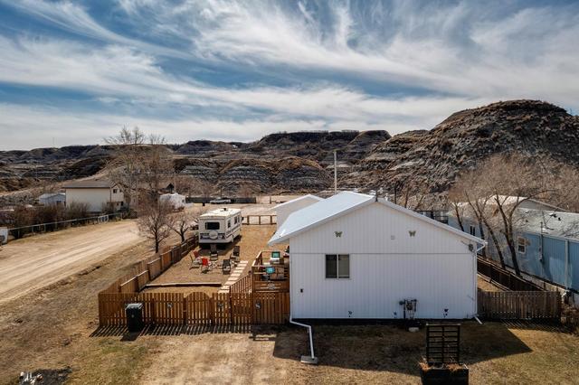 1605 4 Avenue Sw, House detached with 4 bedrooms, 3 bathrooms and 2 parking in Drumheller AB | Image 40