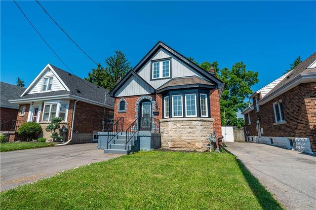 upper - 138 Tuxedo Avenue S, House detached with 3 bedrooms, 2 bathrooms and 4 parking in Hamilton ON | Image 3