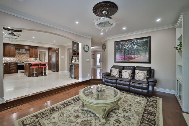 12 Lafleur Crt, House detached with 4 bedrooms, 5 bathrooms and 6 parking in Brampton ON | Image 9