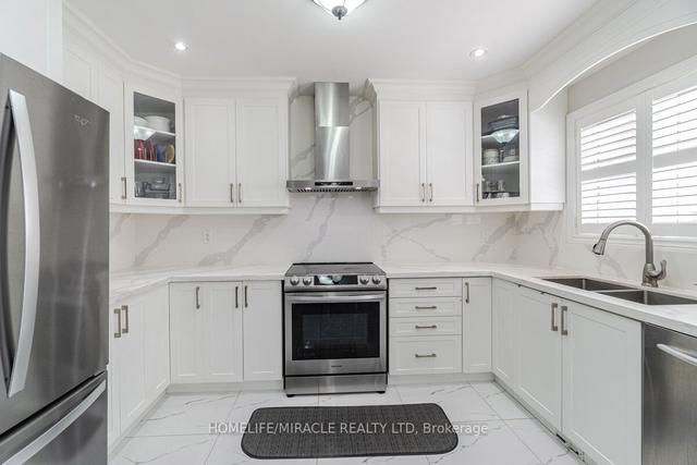 19 Millsborough Rd, House detached with 4 bedrooms, 4 bathrooms and 6 parking in Brampton ON | Image 5