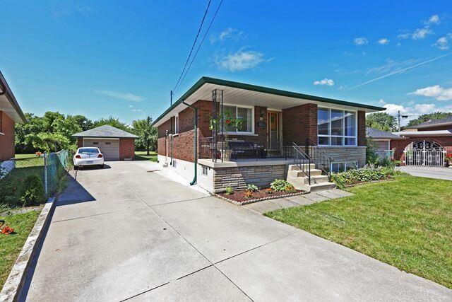 20 Bilardi Crt, House detached with 3 bedrooms, 2 bathrooms and 6 parking in Hamilton ON | Image 1