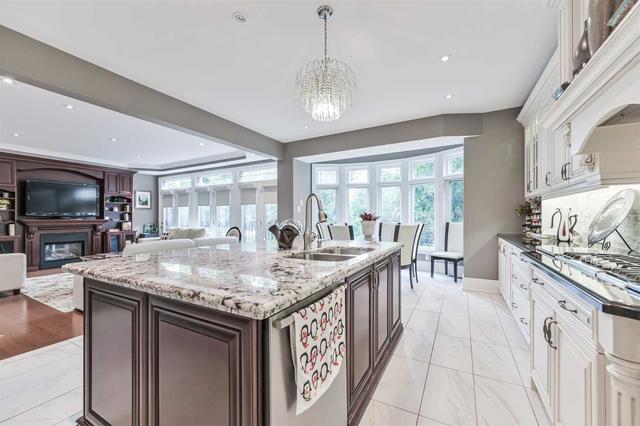 8 Leander Crt, House detached with 4 bedrooms, 5 bathrooms and 3 parking in Toronto ON | Image 4
