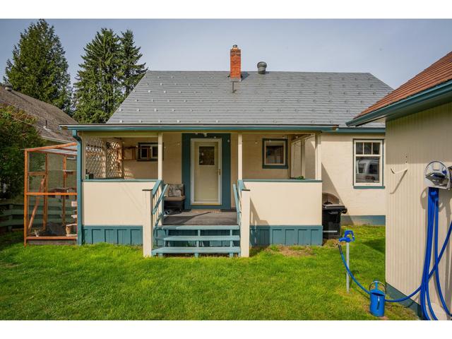 555 5th Ave, House detached with 6 bedrooms, 3 bathrooms and 4 parking in Castlegar BC | Image 76