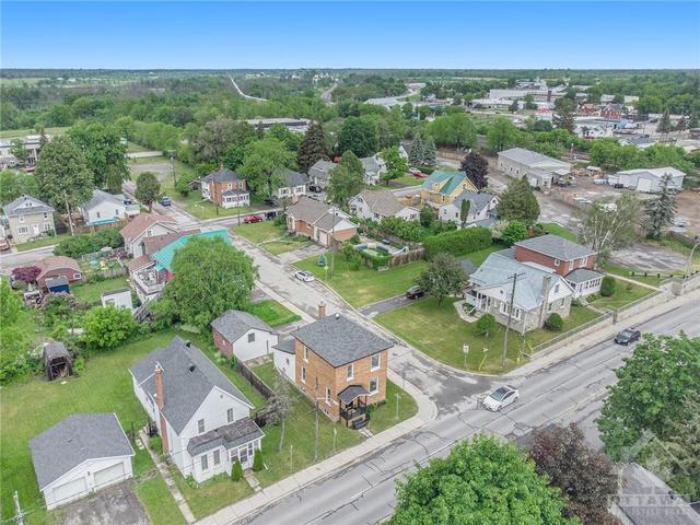 8 Cornelia Street W, House detached with 3 bedrooms, 2 bathrooms and 4 parking in Smiths Falls ON | Image 27