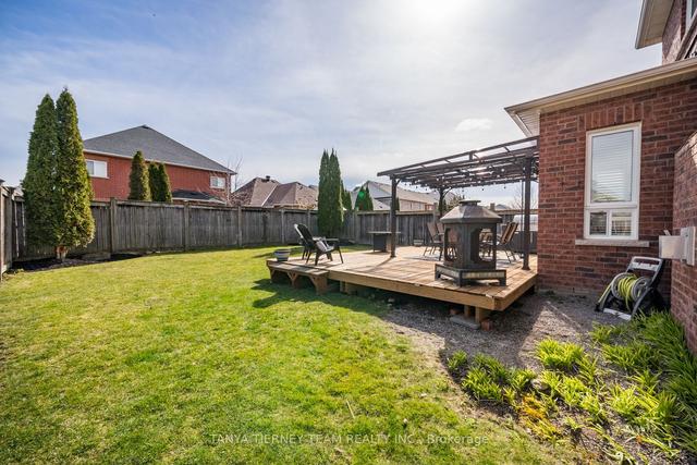 62 Helston Cres, House detached with 3 bedrooms, 3 bathrooms and 6 parking in Whitby ON | Image 31