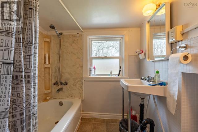 681 Main Street, House detached with 3 bedrooms, 1 bathrooms and null parking in Yarmouth NS | Image 35