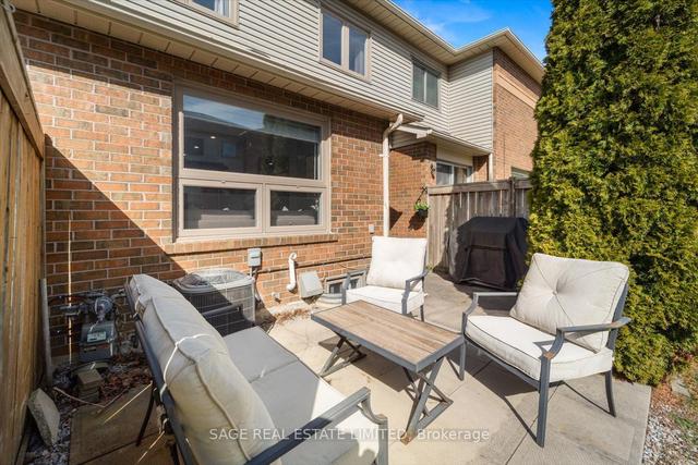 950 Caribou Valley Circ, Townhouse with 3 bedrooms, 3 bathrooms and 2 parking in Newmarket ON | Image 14