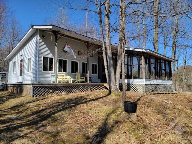1101 Wabalac Road, House detached with 3 bedrooms, 1 bathrooms and 6 parking in Lanark Highlands ON | Image 9