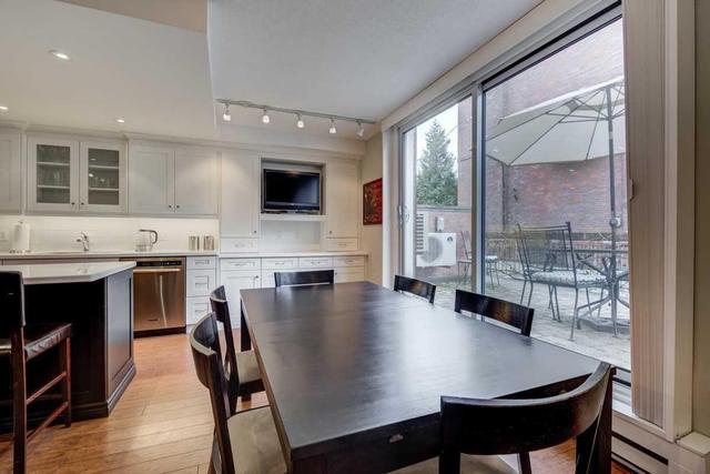 Th2 - 28 Admiral Rd, Townhouse with 3 bedrooms, 3 bathrooms and 1 parking in Toronto ON | Image 5