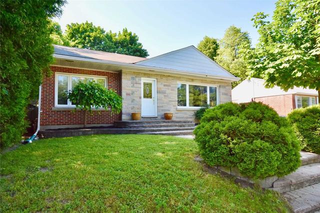 227 Wellington St E, House detached with 2 bedrooms, 2 bathrooms and 4 parking in Barrie ON | Image 1