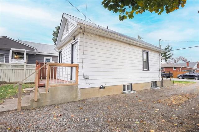 11 Perry St, House detached with 1 bedrooms, 2 bathrooms and 3 parking in St. Catharines ON | Image 11