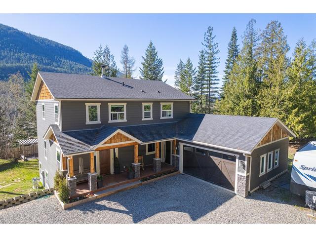 4817 Goat River North Road, House detached with 4 bedrooms, 4 bathrooms and 6 parking in Central Kootenay B BC | Image 8