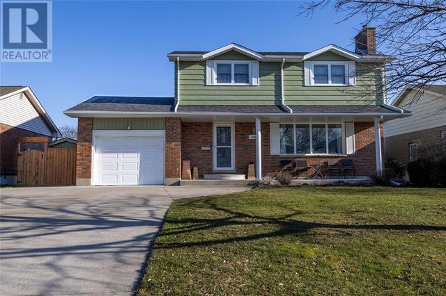 964 Princess Avenue, House detached with 4 bedrooms, 1 bathrooms and null parking in Sarnia ON | Image 1