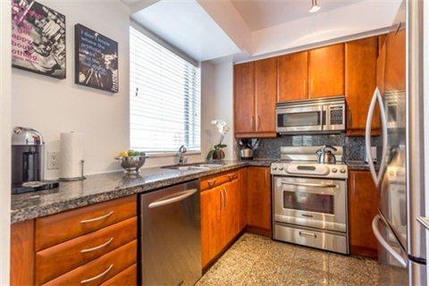uph7 - 55 Bloor St E, Condo with 2 bedrooms, 2 bathrooms and 1 parking in Toronto ON | Image 11