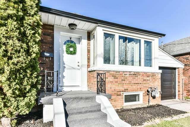 2738 St. Clair Ave E, House detached with 2 bedrooms, 2 bathrooms and 1 parking in Toronto ON | Image 3