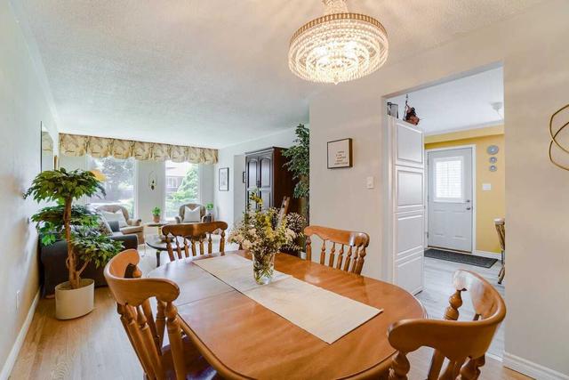 129 Voltarie Cres, House semidetached with 3 bedrooms, 2 bathrooms and 3 parking in Mississauga ON | Image 2