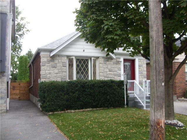 319 Woodmount Ave, House detached with 2 bedrooms, 2 bathrooms and 4 parking in Toronto ON | Image 1
