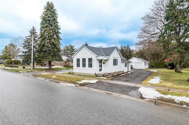 193 Victoria St N, House detached with 2 bedrooms, 1 bathrooms and 5 parking in Port Hope ON | Image 1