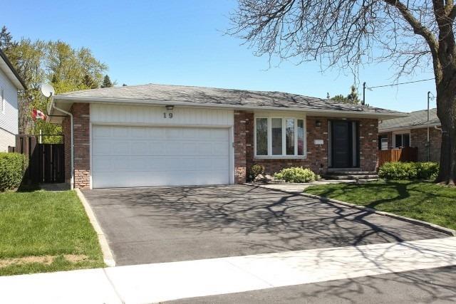 19 Burnhamill Pl, House detached with 4 bedrooms, 2 bathrooms and 4 parking in Toronto ON | Image 1