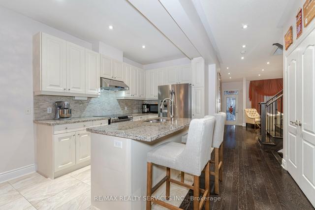22 Yellowknife Rd N, House attached with 4 bedrooms, 4 bathrooms and 4 parking in Brampton ON | Image 39