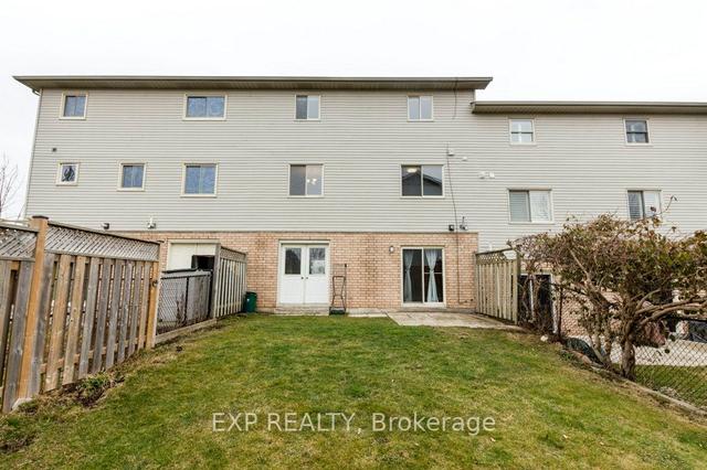 219 Baker St E, House attached with 3 bedrooms, 2 bathrooms and 2 parking in Waterloo ON | Image 24