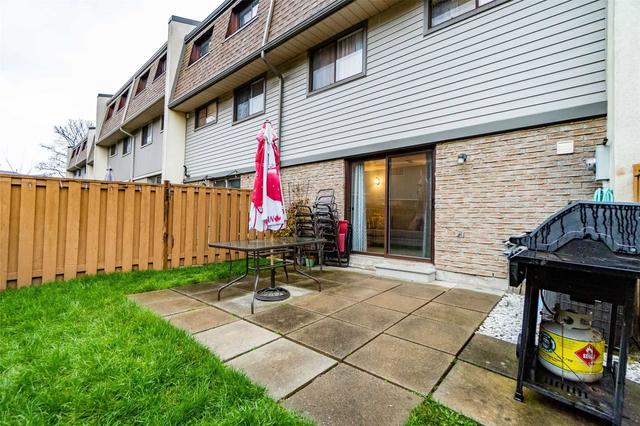 116 Ashton Cres, Townhouse with 3 bedrooms, 2 bathrooms and 2 parking in Brampton ON | Image 31