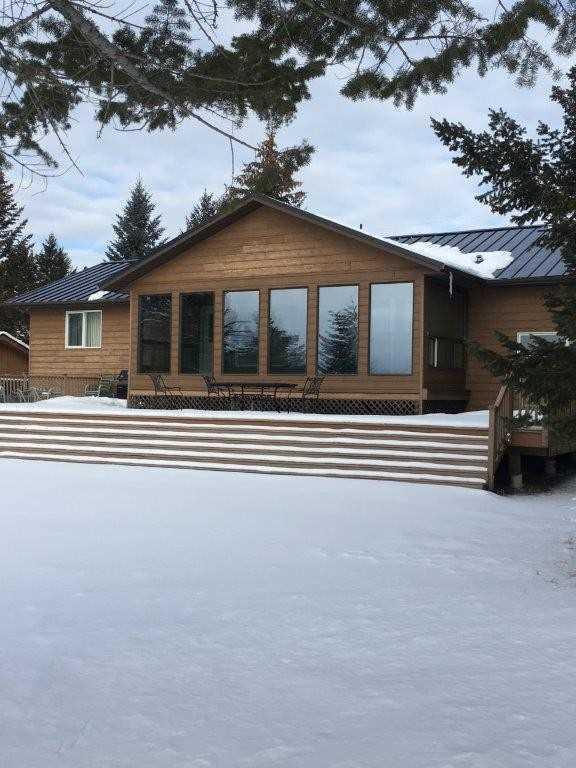 4600 Columbia View Rd, House detached with 2 bedrooms, 2 bathrooms and 3 parking in East Kootenay F BC | Image 1