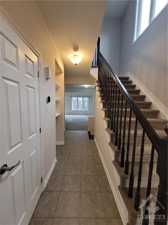 2326 Watercolours Way, Townhouse with 3 bedrooms, 3 bathrooms and 1 parking in Ottawa ON | Image 5