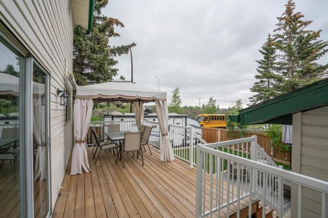 27 Woodford Crescent Sw, House detached with 5 bedrooms, 4 bathrooms and 2 parking in Calgary AB | Image 41