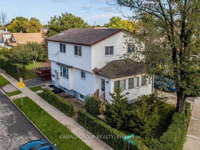 main - 25 Delaware St, House detached with 2 bedrooms, 1 bathrooms and 1 parking in St. Catharines ON | Image 1