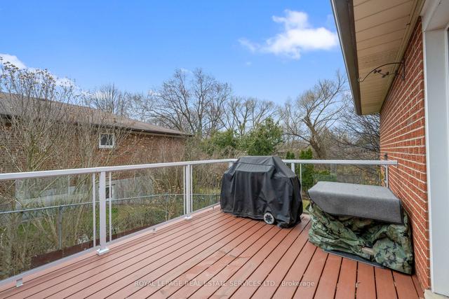 19 Warlingham Crt, House detached with 3 bedrooms, 2 bathrooms and 4 parking in Toronto ON | Image 3