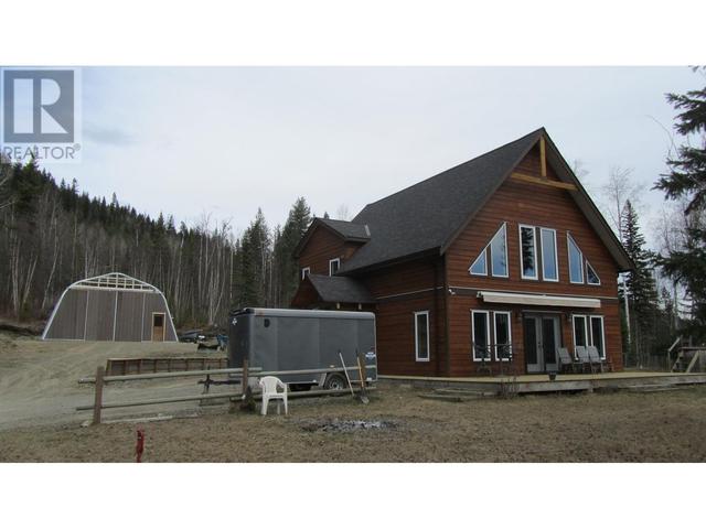 2644 Eagle Creek Road, House detached with 2 bedrooms, 2 bathrooms and null parking in Cariboo H BC | Image 4