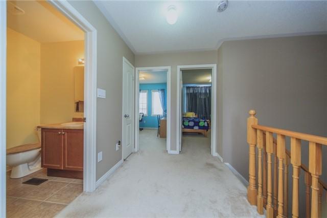 1394 Glaspell Cres, House attached with 3 bedrooms, 3 bathrooms and 2 parking in Oshawa ON | Image 6
