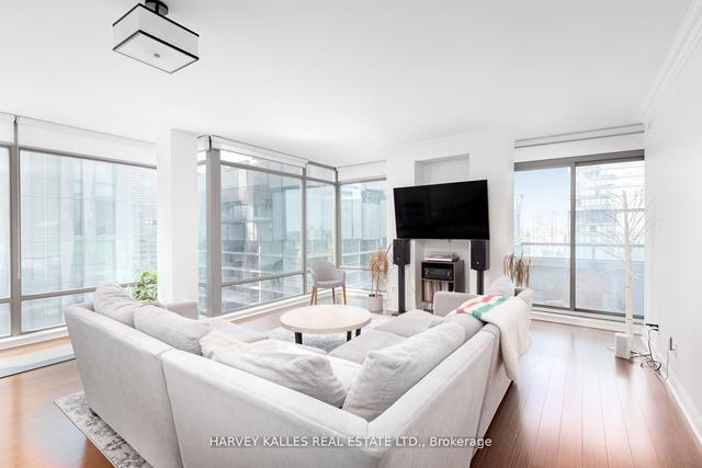 2403 - 18 Yorkville Ave, Condo with 2 bedrooms, 2 bathrooms and 1 parking in Toronto ON | Image 10